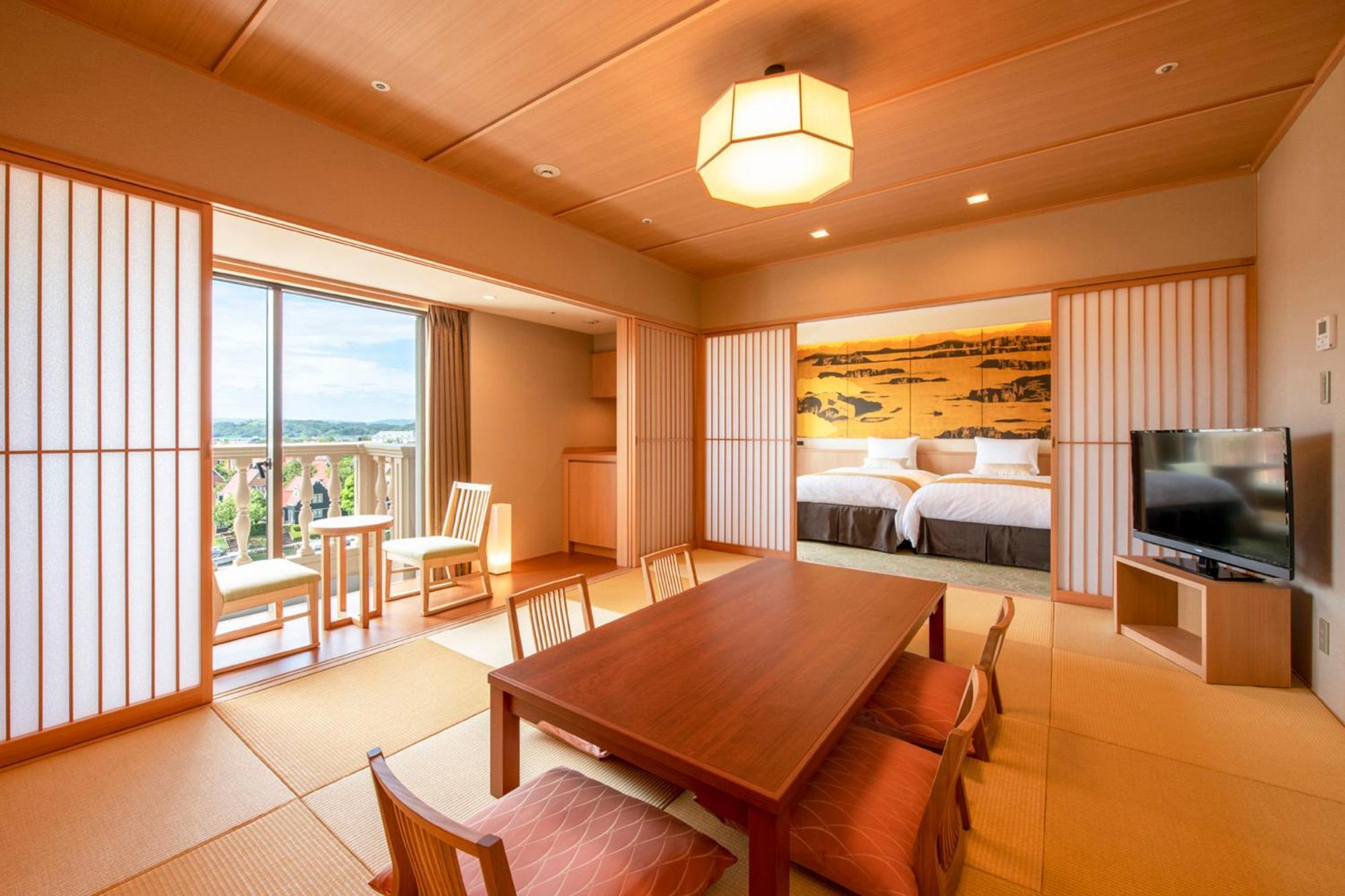 Hotel Okura Jr Huis Ten Bosch Сасебо Екстер'єр фото A Japanese-style room at the hotel