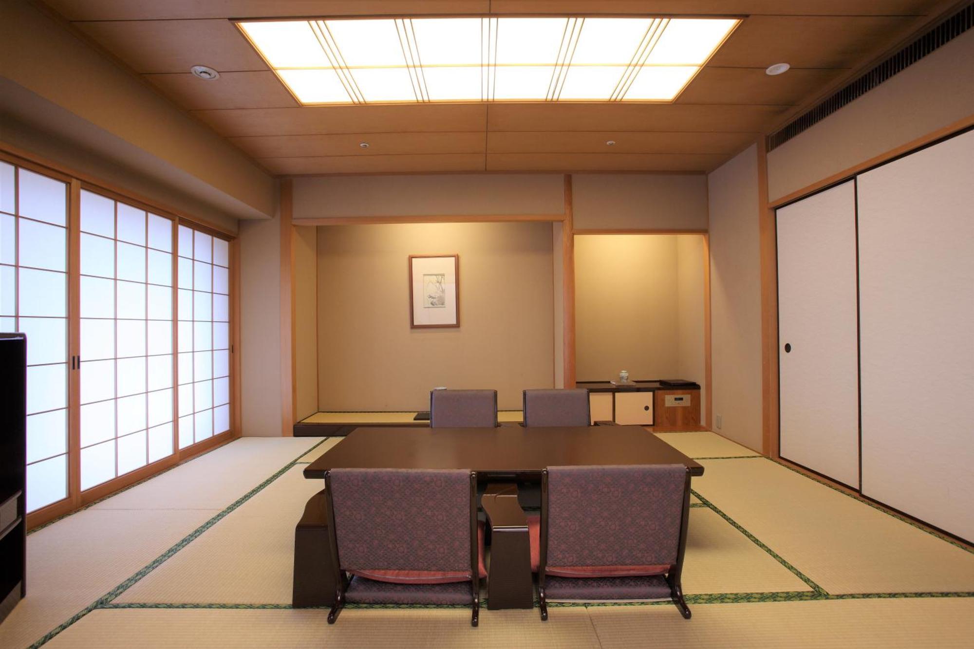 Hotel Okura Jr Huis Ten Bosch Сасебо Екстер'єр фото A Japanese-style boardroom