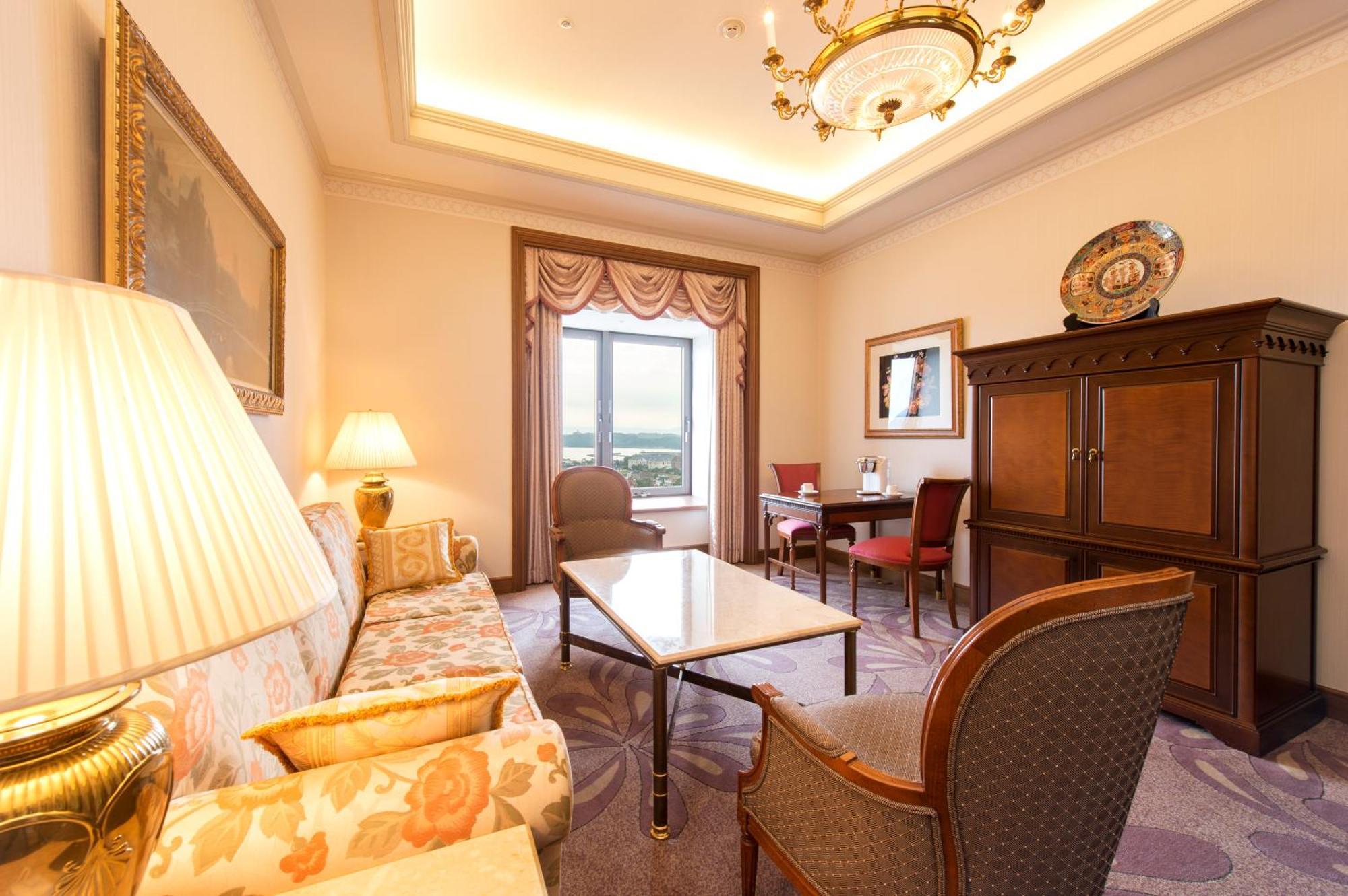 Hotel Okura Jr Huis Ten Bosch Сасебо Екстер'єр фото A suite at the hotel