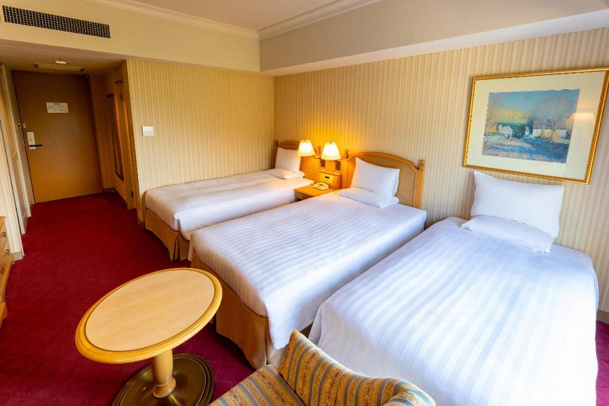 Hotel Okura Jr Huis Ten Bosch Сасебо Екстер'єр фото A room at the hotel