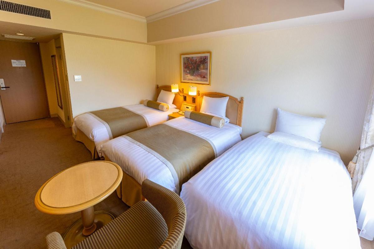 Hotel Okura Jr Huis Ten Bosch Сасебо Екстер'єр фото A room at the hotel