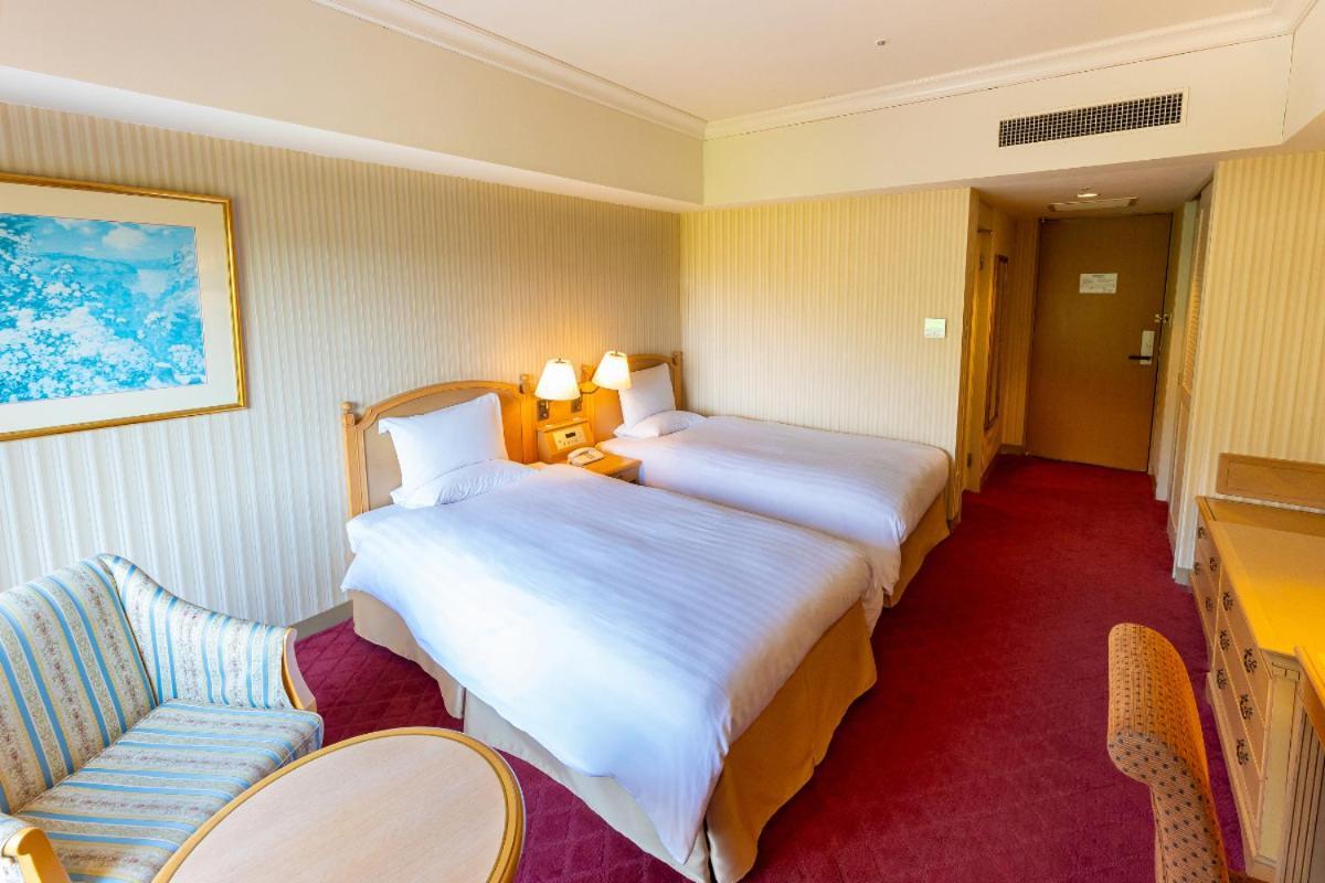 Hotel Okura Jr Huis Ten Bosch Сасебо Екстер'єр фото A room at the hotel