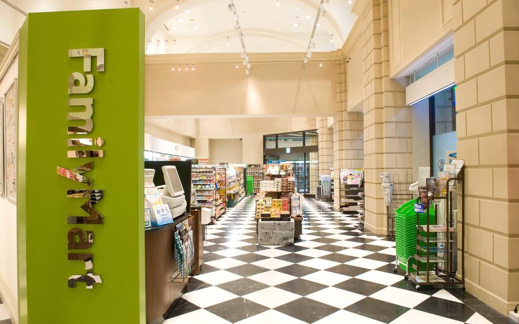 Hotel Okura Jr Huis Ten Bosch Сасебо Екстер'єр фото The interior of a typical supermarket in the United Kingdom